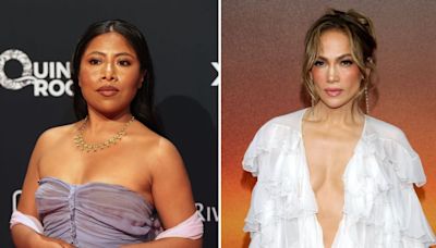 Yalitza Aparicio presume foto junto a Jennifer Lopez en un look sacado de revista - La Opinión