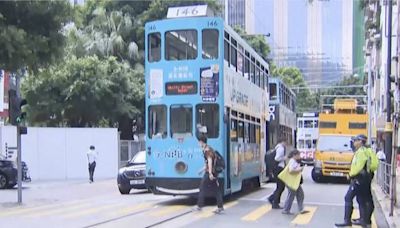 跑馬地電車撞私家車後出軌 16歲女乘客受傷電車服務一度暫停