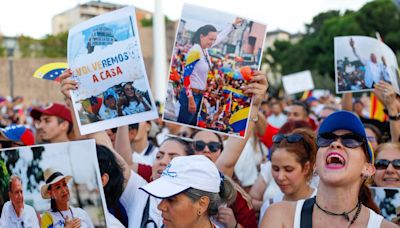 Miles de venezolanos se concentran en España con consignas por la libertad en su país