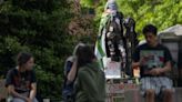 Una gran bandera de Palestina ondeando en el corazón de Washington DC