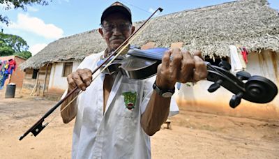 Los lutieres indígenas que ofrecen sus violines a Bolivia desde la Amazonía