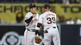 Giants teammates give Lee epic beer shower after first MLB homer