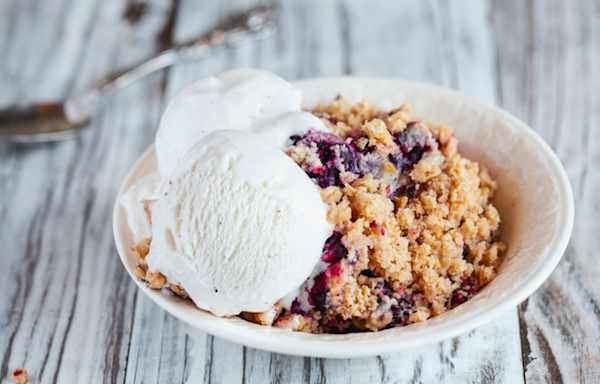 How to Make the Best-Ever Blackberry Cobbler, According to Jennifer Garner’s Mom