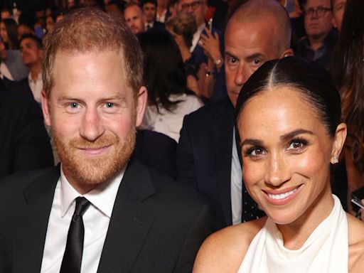 Kate & William 'frustrated' with Meghan & Harry as they launch 'rival court'