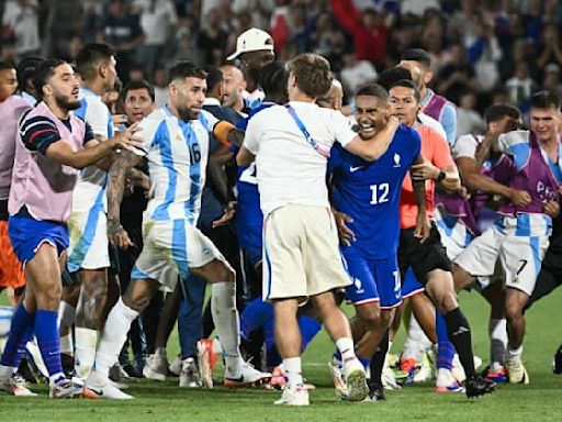 JO 2024: bagarre générale, carton rouge, course dans le couloir, chambrage... fin de match chaotique entre la France et l'Argentine