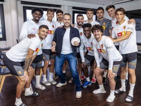 La magia demuestra la conexión en este Valencia CF: Hugo Duro flipa, Pepelu se ríe y Gayà ni se lo cree