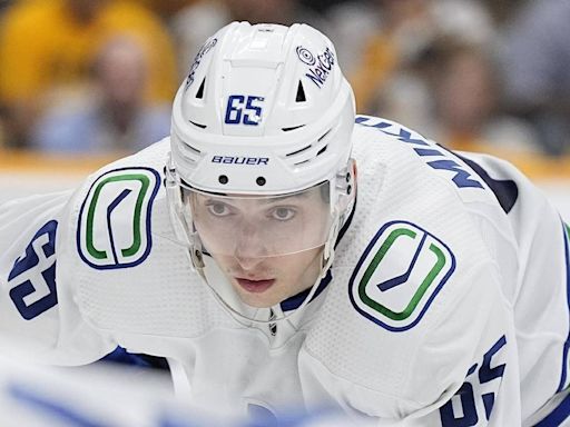 Canucks trade 2 players, 2nd-round pick to clear cap space