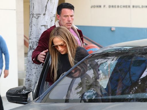 Jennifer Lopez et Ben Affleck : bise polie et sourires gênés… Cette absence notable de gestes d’amour pour leur dernière sortie