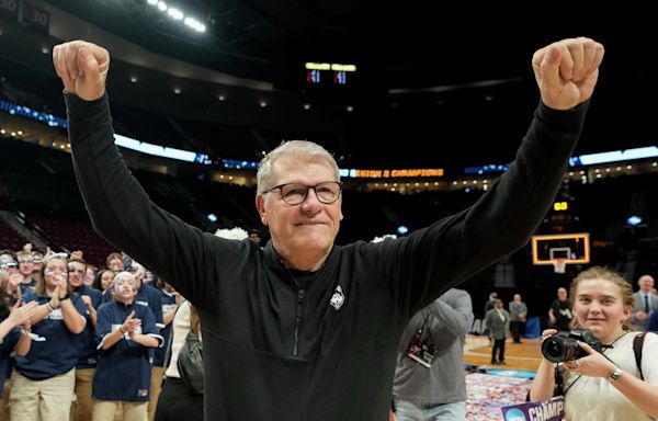 Go behind the wheel with Geno Auriemma as he marks 40 years at UConn with ride down memory lane