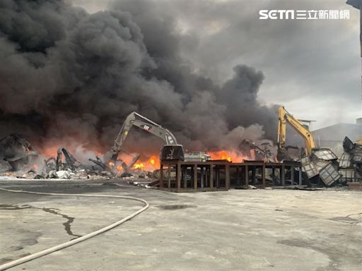 台南工廠大火燒12小時未滅空拍曝光！首出動消防機器人 這3區空汙警示