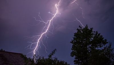 Yellow weather warning for thunderstorms issued for much of UK