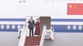Xi disembarks plane, starts state visit to France