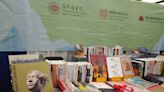 國圖參與美國亞洲研究學會書展 贈奧勒岡大學漢學與臺灣研究圖書