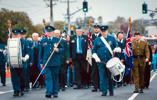 Australia and New Zealand honor their war dead with dawn services on Anzac Day