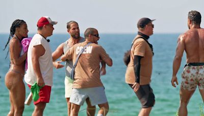 "Kampf der Realitystars": TV-Team muss drohende Schlägerei am Strand unterbinden