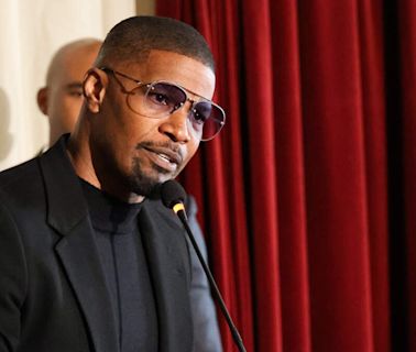 Jamie Foxx Doing A One-Man Show | 93.3 The Beat