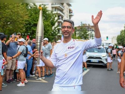 Paris Olympics 2024: Abhinav Bindra carries Olympic flame - CNBC TV18