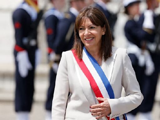 "Je suis une maire très heureuse": Anne Hidalgo se réjouit de la fin des "controverses" sur les JO de Paris