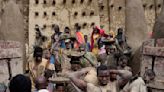 In Mali, thousands replaster the Great Mosque of Djenne, under threat from conflict - The Boston Globe