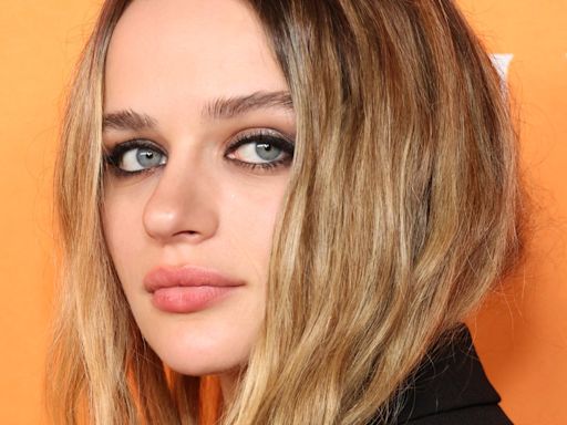 Joey King Made a Convincing Case for ‘Vintage Wood’ Hair