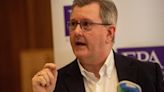 El exlíder unionista norirlandés Jeffrey Donaldson será juzgado por delitos sexuales