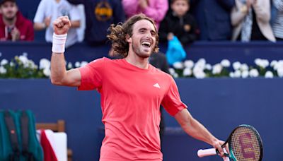 Stefanos Tsitsipas climbs Barcelona "mountain" after saving match points to edge Diaz Acosta | Tennis.com