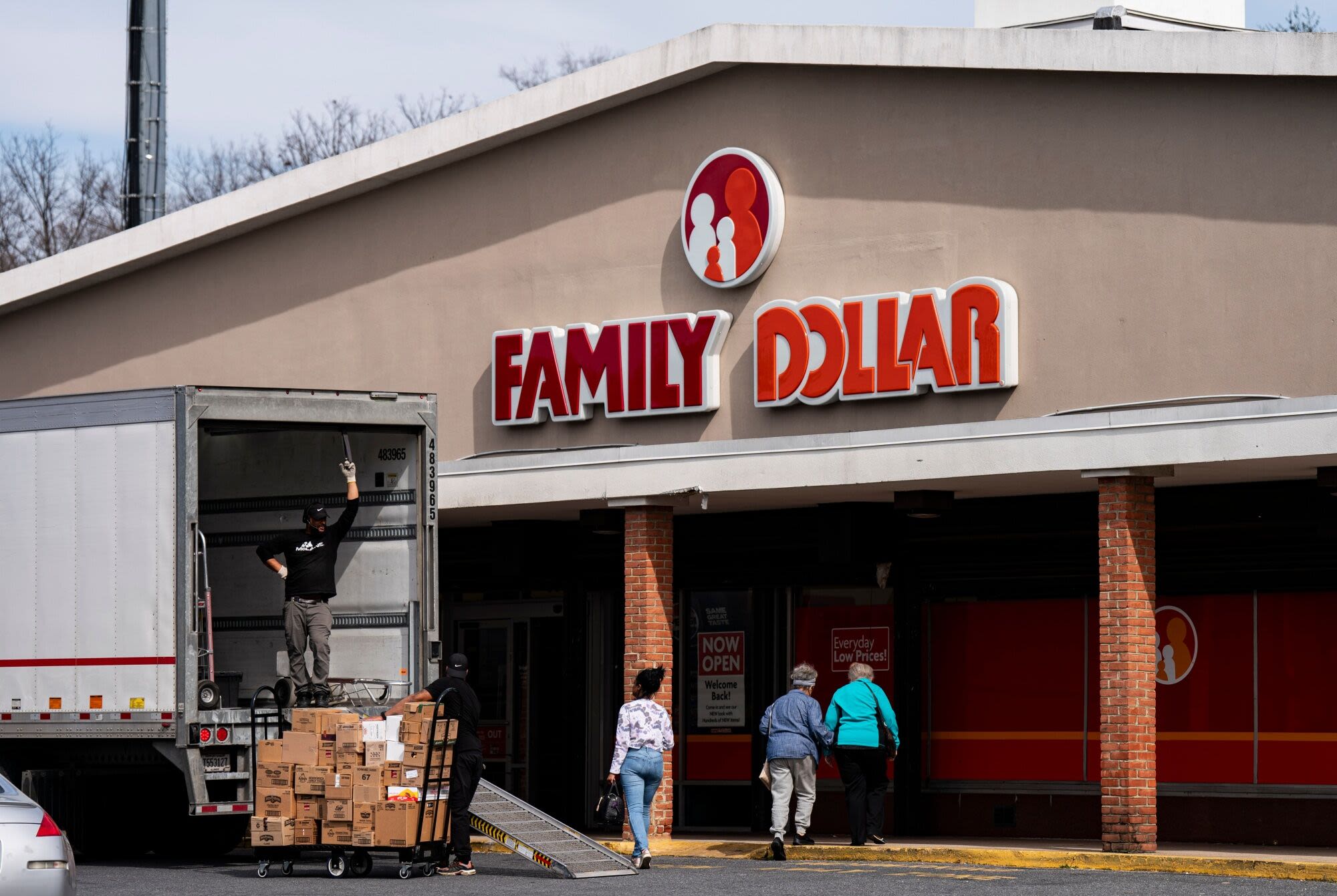 Dollar Tree Considering Sale, Spinoff of Family Dollar Unit