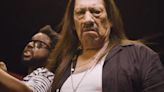 Evil West y Danny Trejo critican los micropagos abusivos en divertido comercial