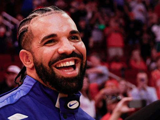 Drake Brings ‘Hey There Delilah’ to Toronto on Comical ‘Wah Gwan Delilah’ Remix