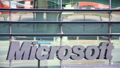 Microsoft plans mobile-game store, vying with Apple, Google