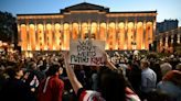 Miles protestan en Georgia por una ley de "influencia extranjera" en debate
