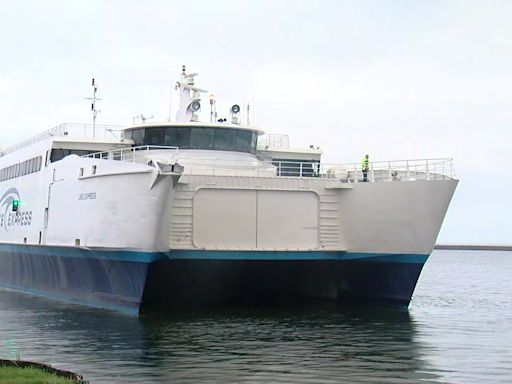 Lake Express ferry leaves Milwaukee terminal for first time of the season