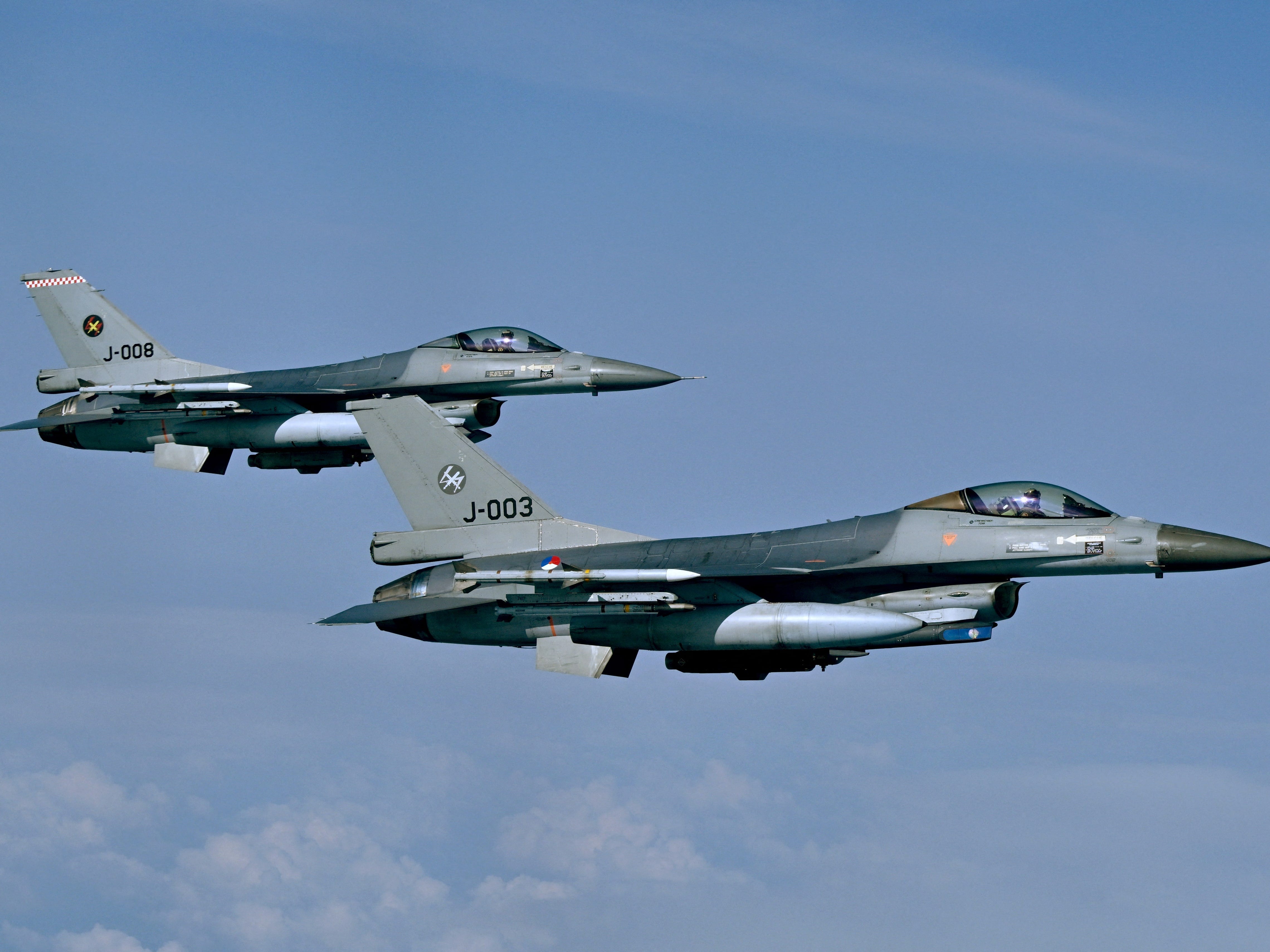 US F-16s could play a vital role in isolating Crimea and humiliating Putin, says defense analyst