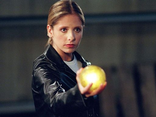 The Story Behind Buffy The Vampire Slayer's Many, Many Star Wars Easter Eggs - SlashFilm