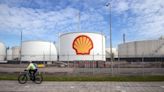 Shell Investors Back Weaker Emissions Targets at Annual Meeting