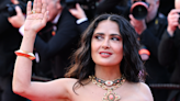 Salma Hayek partage un moment de tendresse avec cette star de La Chronique des Bridgerton qu’on adore