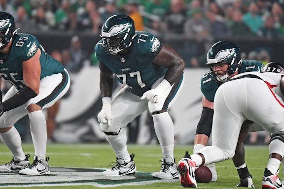 Deadspin | Eagles OG Mekhi Becton to play with cast on injured finger vs. Bucs