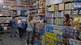 Hogares colombianos en 2024 han comprado en menor cantidad en las tiendas de barrio: le explicamos las razones