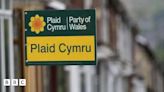 Plaid Cymru yw'r 'unig blaid sy'n rhoi Cymru'n gyntaf'