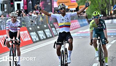 Giro d'Italia: Narvaez wins opening stage with Pogacar third