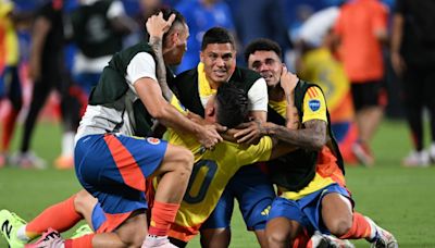 VIDEO Nervios y felicidad: Así vivió Colombia los últimos minutos del partido con Uruguay