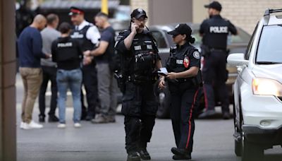 Toronto police officer recovering in hospital after being shot near Yonge and Eglinton