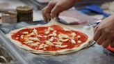 La mejor pizza ‘gourmet’ de España lleva pistachos y carabineros y se puede comer en Valencia