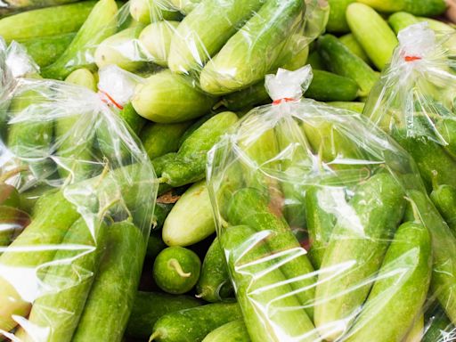 Retiran del mercado pepinos distribuidos en tiendas Walmart por sospecha de Listeria - El Diario NY