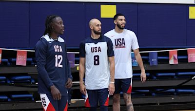 Tom Brady poses with Celtics stars at Olympics in awesome photo