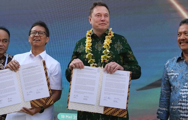 Elon Musk launches Starlink satellite internet service in Indonesia | CNN Business