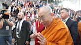 Dalai Lama pede desculpas após vídeo pedindo a menino para "chupar minha língua"