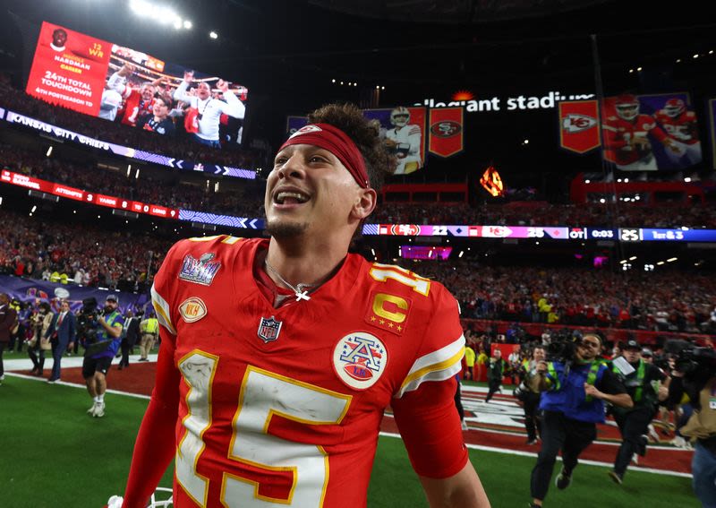 Chiefs arrive to camp early for extra work with Patrick Mahomes