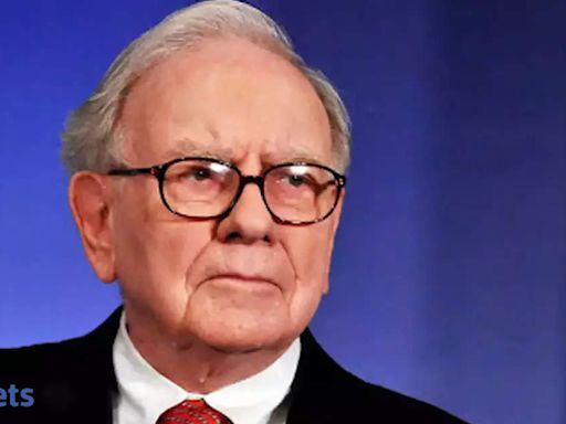 Warren Buffett donates record $5.3 bln Berkshire shares