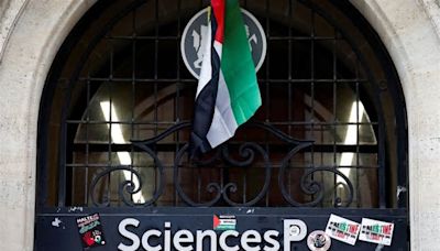 Estudiantes propalestinos bloquean centro universitario Science Po de París